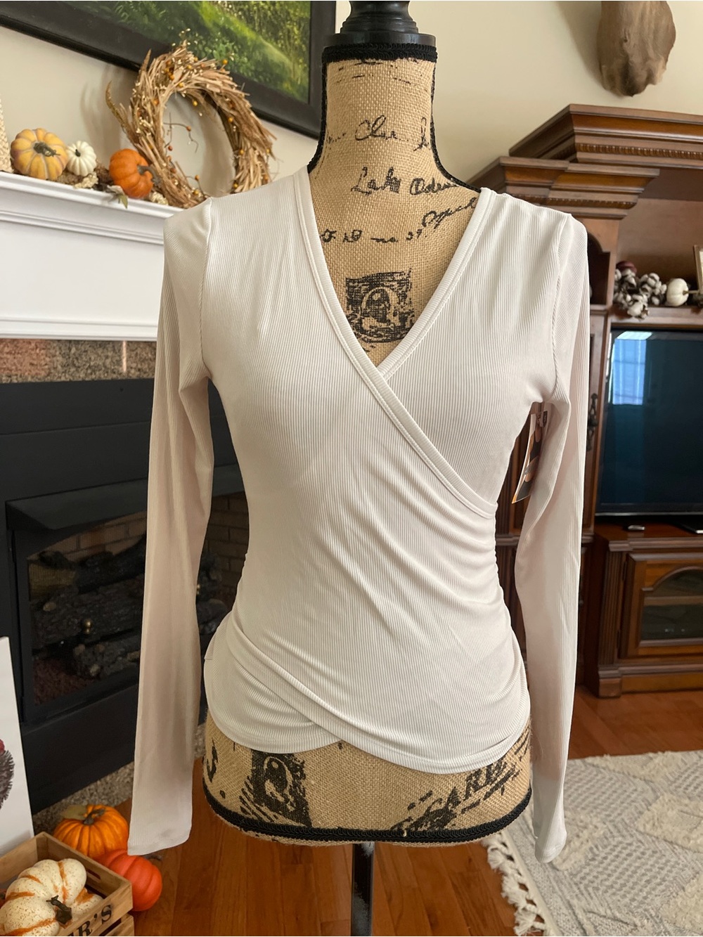 Avia Women's ribbed long sleeve Athletic Workout wrap knit cream top small nwt